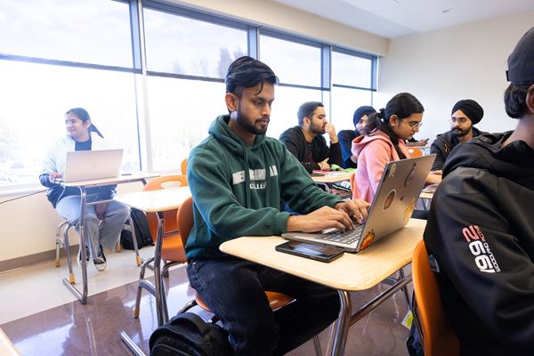 Business students in classroom. 